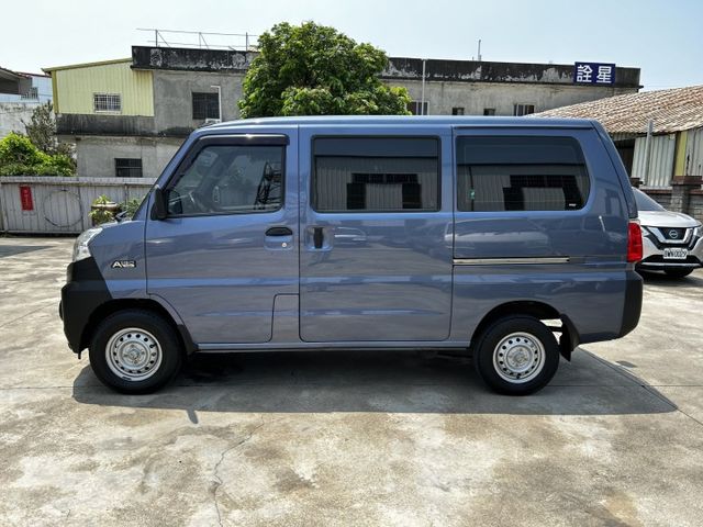 只跑3萬公里/5人座客貨車/手排/可全貸/附發票  第3張相片