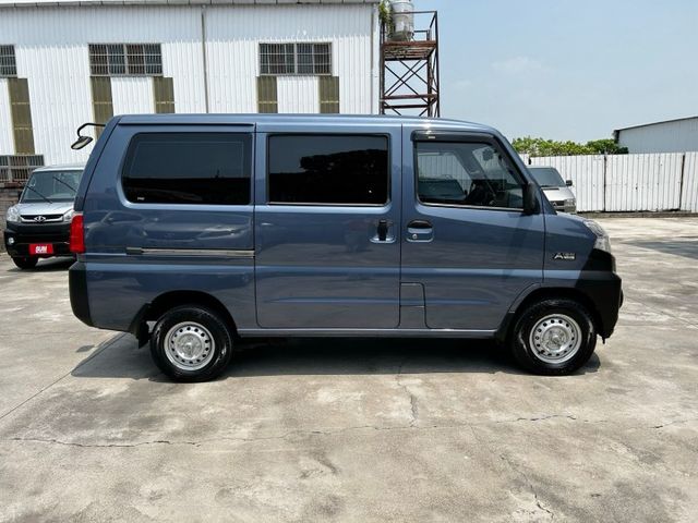 只跑3萬公里/5人座客貨車/手排/可全貸/附發票  第4張相片
