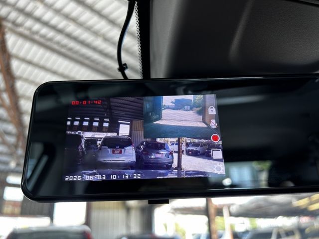 全台最便宜/跑少/白色/Yes認證/里程保證  第8張相片