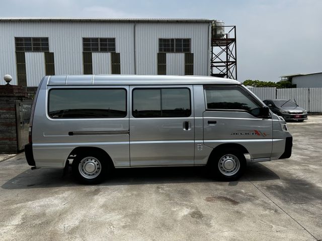 自排/8人座客貨車/Yes認證/里程保證/附發票  第4張相片
