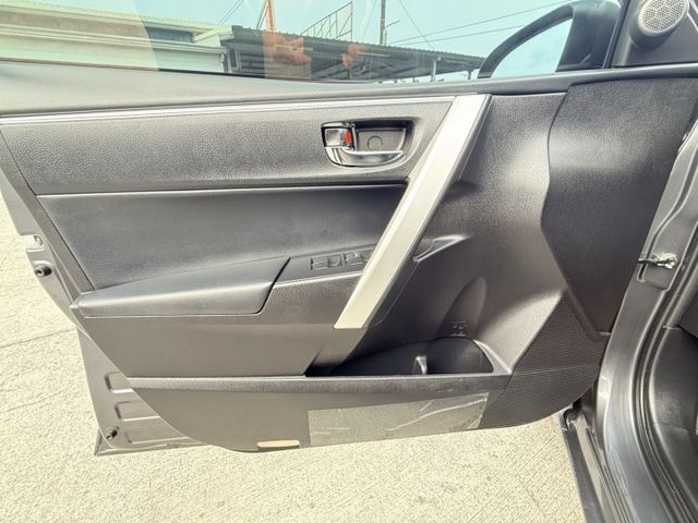 豪華版  里程保證2萬5km  全車原鈑件  歡迎賞車試乘  第11張相片