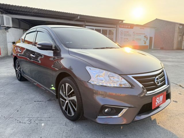 I-KEY  恆溫  里程保證4萬7km  影音多合一  歡迎賞車試乘  第3張相片