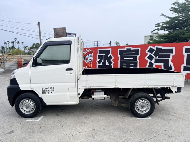 自排  里程保證1萬3km 全車原鈑件  歡迎賞車試乘  第4張相片