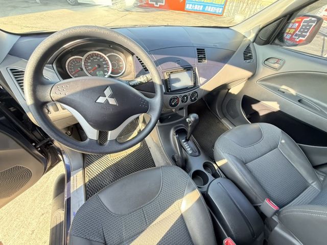 里程保證12萬km  全車原鈑件  歡迎賞車試乘  第8張相片