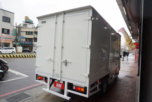 (只跑7000公里.稀有自排.車廂可改成車斗) 2022年 堅達14尺纖維箱 / 100%全車原鈑件.零頭款.可全額貸款  第5張相片