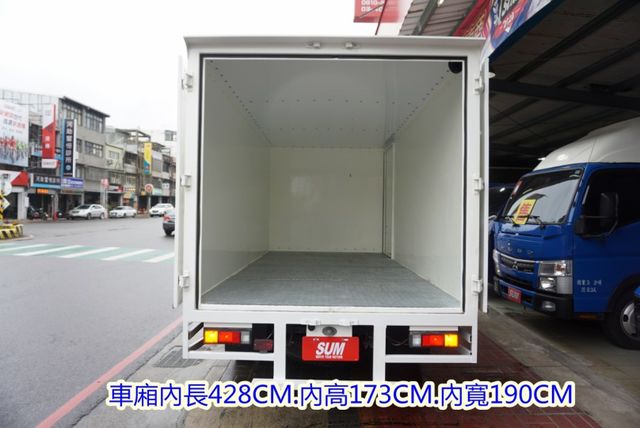 (只跑7000公里.稀有自排.車廂可改成車斗) 2022年 堅達14尺纖維箱 / 100%全車原鈑件.零頭款.可全額貸款  第7張相片