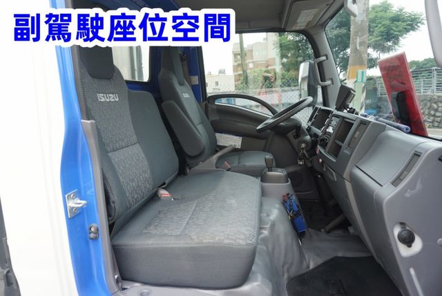 (零下-15度.稀有自排) 2022年 五十鈴11尺半冷凍車 /100%全車原鈑件.雙溫層(可拆).附4路.可全額貸款  第13張相片