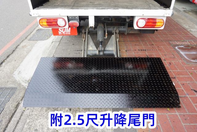 (只跑2萬多.稀有自排.附2.5尺升降尾門) 2021年現代小霸王貨車 / 100%全車原鈑件 / 零頭款.可全額貸款  第11張相片