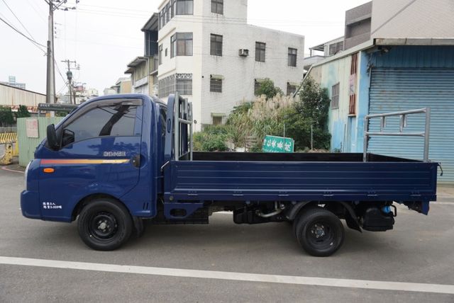 (稀有自排) 2023年 現代小霸王貨車 /100%全車原鈑件 / 全車水噹噹 / 零頭款.可全額貸款  第8張相片
