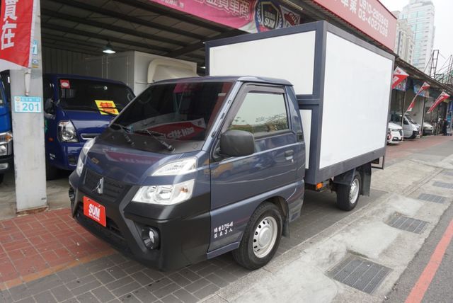 (只跑1萬多) 2021年 得利卡纖維廂貨車  / 前後行車紀錄器 . 全車水噹噹 / 零頭款.可全額貸款  第1張相片