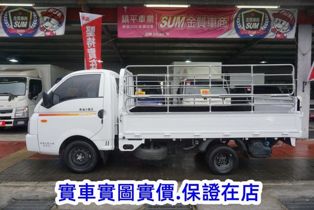 (只跑1萬多.稀有自排.附4尺尾門) 2023年 現代小霸王貨車 / 100%全車原鈑件 / 零頭款.可全額貸款  第8張相片