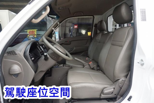 (只跑1萬多.稀有自排.附4尺尾門) 2023年 現代小霸王貨車 / 100%全車原鈑件 / 零頭款.可全額貸款  第11張相片