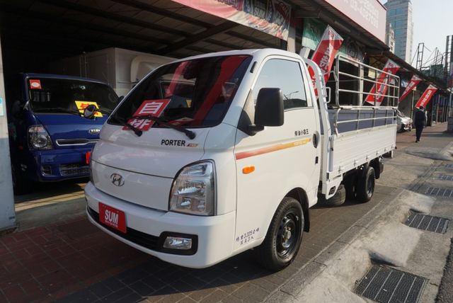 (稀有自排.附4尺升降尾門) 2024年 現代小霸王貨車 / 100%全車原鈑件 / 零頭款.可全額貸款  第1張相片