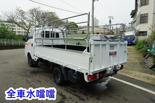 (只跑2萬多.稀有自排.附4尺升降尾門) 2023年 現代小霸王貨車 / 100%全車原鈑件 / 零頭款.可全額貸款  第5張相片