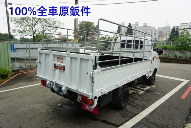(只跑2萬多.稀有自排.附4尺升降尾門) 2023年 現代小霸王貨車 / 100%全車原鈑件 / 零頭款.可全額貸款  第7張相片