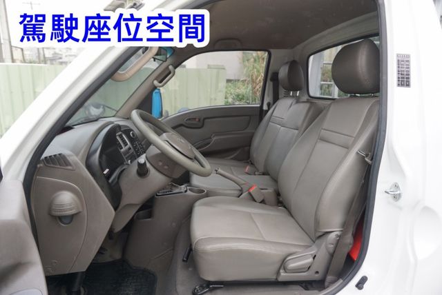 (只跑2萬多.稀有自排.附4尺升降尾門) 2023年 現代小霸王貨車 / 100%全車原鈑件 / 零頭款.可全額貸款  第11張相片