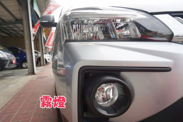 2021年Zinger 客貨兩用車五人座 / 全車100%原鈑件 /皮椅 /後座獨立空調/定速/鋁圈/ABS/循跡防滑  第9張相片