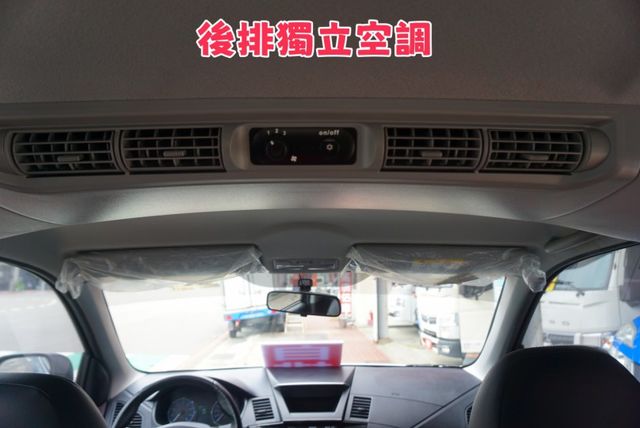 2021年Zinger 客貨兩用車五人座 / 全車100%原鈑件 /皮椅 /後座獨立空調/定速/鋁圈/ABS/循跡防滑  第15張相片