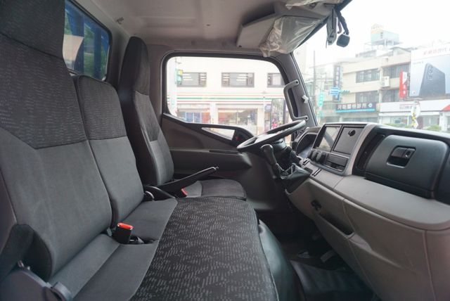 2021年堅達11尺半貨車 / 附(全新)升降布篷+2尺半尾門升降機 /零頭款全額貸/倒車顯影視野輔助系統/ABS  第12張相片
