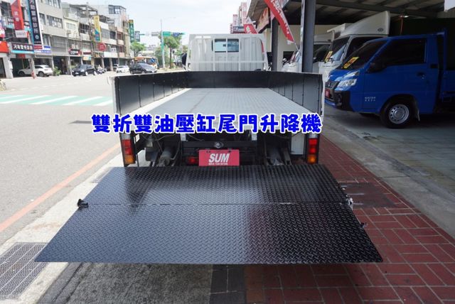 (手自排)(只跑2萬公里) 2024年中華堅達14尺.雙折雙油壓缸尾門升降機/零頭款可全額貸款/全車原鈑件/ ABS  第10張相片