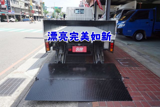 (手自排)(只跑2萬公里) 2024年中華堅達14尺.雙折雙油壓缸尾門升降機/零頭款可全額貸款/全車原鈑件/ ABS  第11張相片
