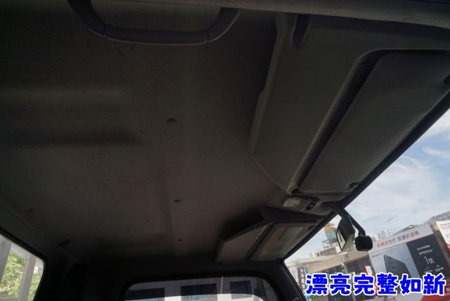 (手自排)(只跑2萬公里) 2024年中華堅達14尺.雙折雙油壓缸尾門升降機/零頭款可全額貸款/全車原鈑件/ ABS  第14張相片