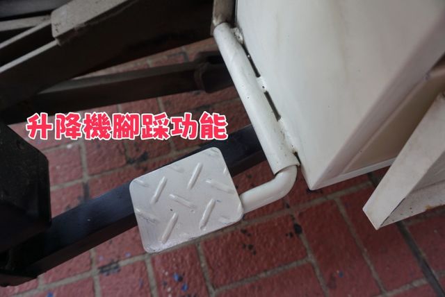 (手自排)(只跑2萬公里) 2024年中華堅達14尺.雙折雙油壓缸尾門升降機/零頭款可全額貸款/全車原鈑件/ ABS  第16張相片