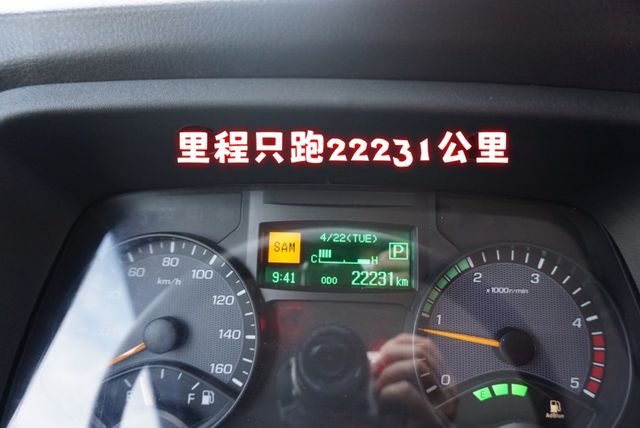 (手自排)(只跑2萬公里) 2024年中華堅達14尺.雙折雙油壓缸尾門升降機/零頭款可全額貸款/全車原鈑件/ ABS  第20張相片