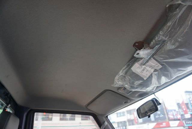 (只跑3萬)(自排貨車)2022年菱利貨車,附三面掀布篷 ,零頭款.可全額貸  第11張相片