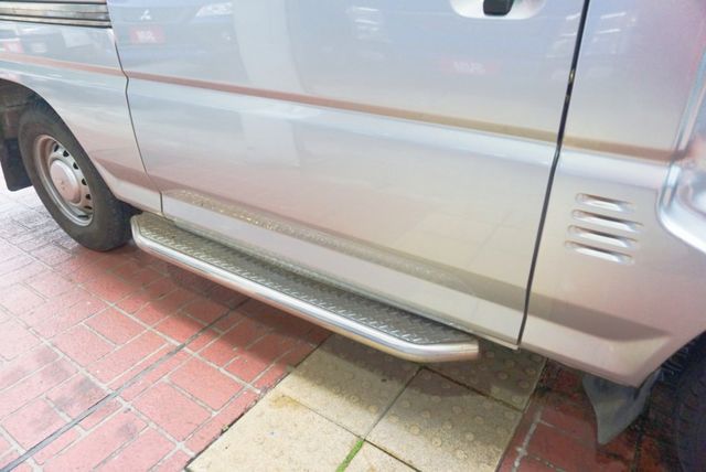 (自排) 2020年中華得利卡廂車 /八人座/三排座椅/ 一手車/後側排冷氣出風口/電動後視鏡  第9張相片