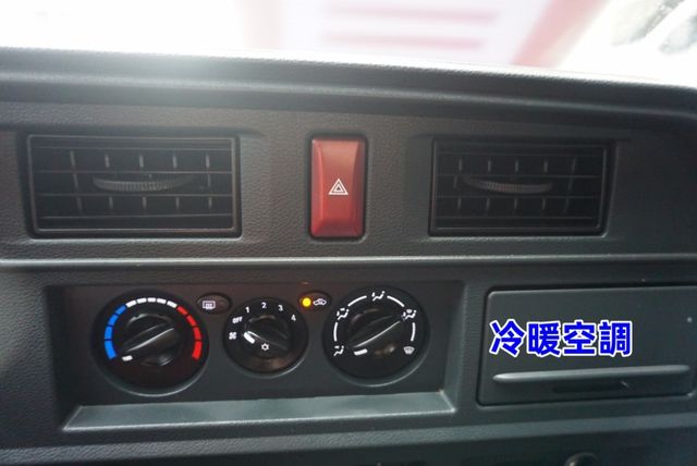 (自排) 2020年中華得利卡廂車 /八人座/三排座椅/ 一手車/後側排冷氣出風口/電動後視鏡  第16張相片