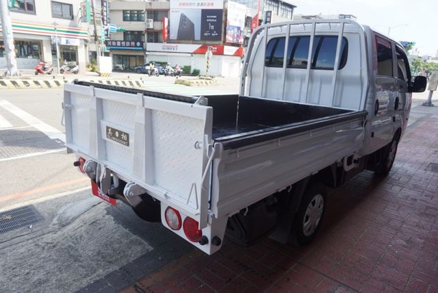 2021年卡旺雙廂貨車 ∣ 雙折尾門升降機∣6人座∣全車原鈑件∣一手車∣倒車顯影∣ABS∣零頭款可全額貸款  第7張相片