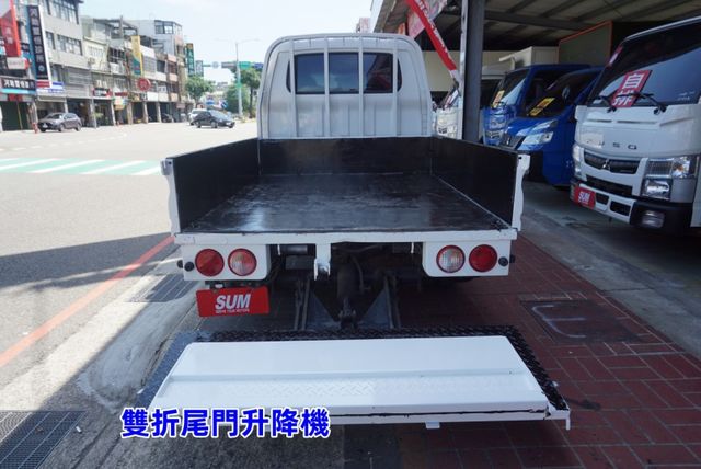 2021年卡旺雙廂貨車 ∣ 雙折尾門升降機∣6人座∣全車原鈑件∣一手車∣倒車顯影∣ABS∣零頭款可全額貸款  第10張相片