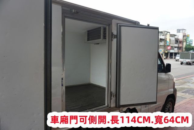 (只跑4萬多.稀有自排.零下-15度) 2022年 菱利冷凍車 / 附定速.全車水噹噹 / 零頭款.可全額貸款  第9張相片