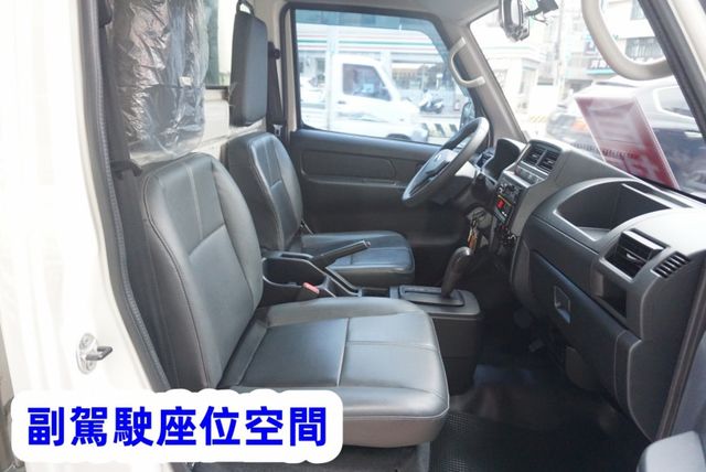 (只跑4萬多.稀有自排.零下-15度) 2022年 菱利冷凍車 / 附定速.全車水噹噹 / 零頭款.可全額貸款  第12張相片