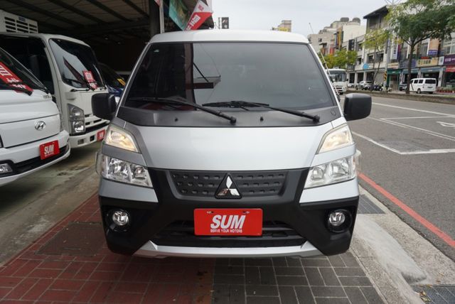 (8人座.只跑5萬多)2021年 得利卡客貨兩用車 /100%全車原鈑件 / 零頭款.可全額貸款  第3張相片