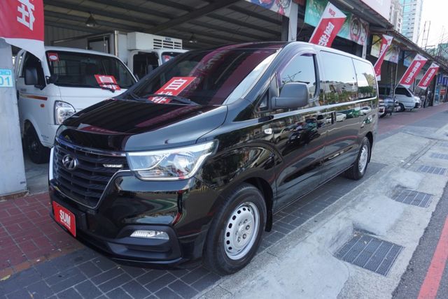 (8人座) 2021年 史塔瑞斯客貨兩用車 / 100%全車原鈑件 / 附安卓機.定速.導航 / 零頭款.可全額貸款  第1張相片