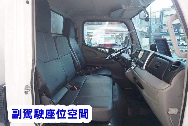 (稀有自排.只跑6萬多) 2022年 堅達11尺半纖維廂 / 100%全車原鈑件 / 附4錄 / 零頭款.可全額貸款  第13張相片