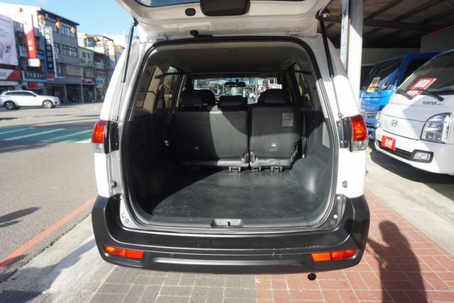 (只跑5萬多) 2022年 ZINGER客貨兩用車 /100%全車原鈑件 / 零頭款.可全額貸款  第10張相片