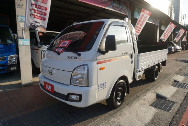 (稀有自排.附2.5尺升降尾門) 2021年 現代小霸王貨車 / 100%全車原鈑件. 零頭款.可全貸  第1張相片