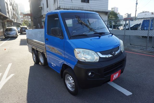 (白鐵斗.附2.5尺升降尾門) 2014年 菱利貨車 / 全車水噹噹. 零頭款.可全額貸款  第4張相片