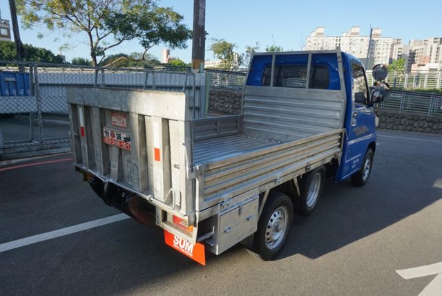 (白鐵斗.附2.5尺升降尾門) 2014年 菱利貨車 / 全車水噹噹. 零頭款.可全額貸款  第6張相片