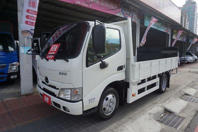 (稀有自排.附3尺尾門) 2021 HINO 11尺半貨車 / 100%全車原鈑件 .附4路行車紀錄器. 零頭款.可全貸  第1張相片