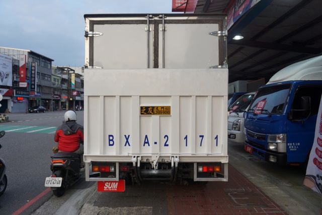 (只跑1萬多.稀有自排.附4尺升降尾門) 2024年 堅達11尺半冷凍車 / 附4路.零頭款.可全貸  第5張相片