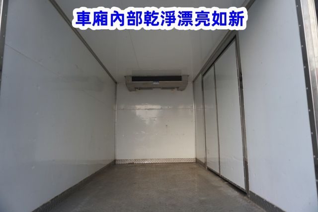 (只跑1萬多.稀有自排.附4尺升降尾門) 2024年 堅達11尺半冷凍車 / 附4路.零頭款.可全貸  第10張相片