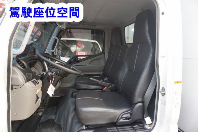 (只跑1萬多.稀有自排.附4尺升降尾門) 2024年 堅達11尺半冷凍車 / 附4路.零頭款.可全貸  第14張相片