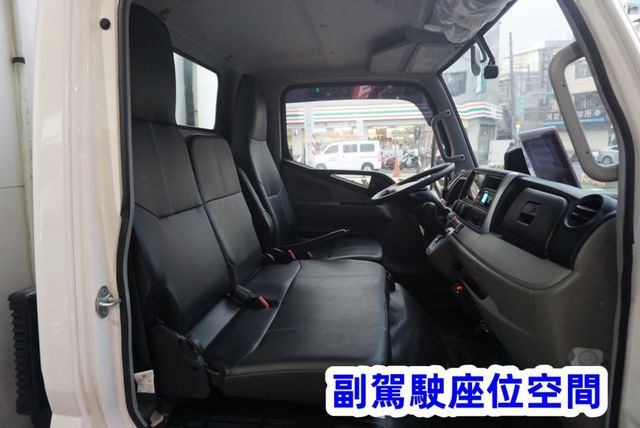 (只跑1萬多.稀有自排.附4尺升降尾門) 2024年 堅達11尺半冷凍車 / 附4路.零頭款.可全貸  第15張相片