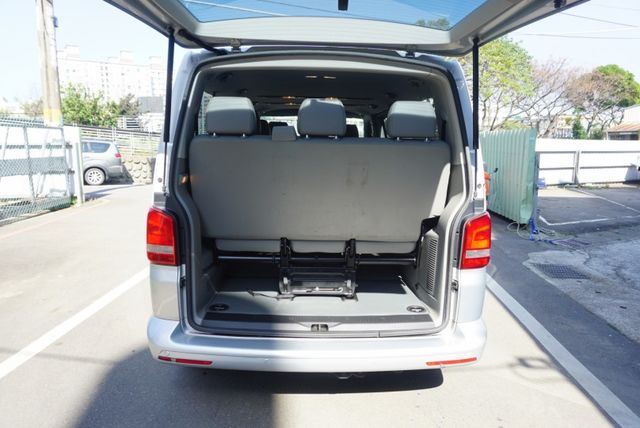 (9人座) 2014年 福斯T5客貨兩用車 / 恆溫空調. 100%全車原鈑件 / 零頭款.可全額貸款  第7張相片