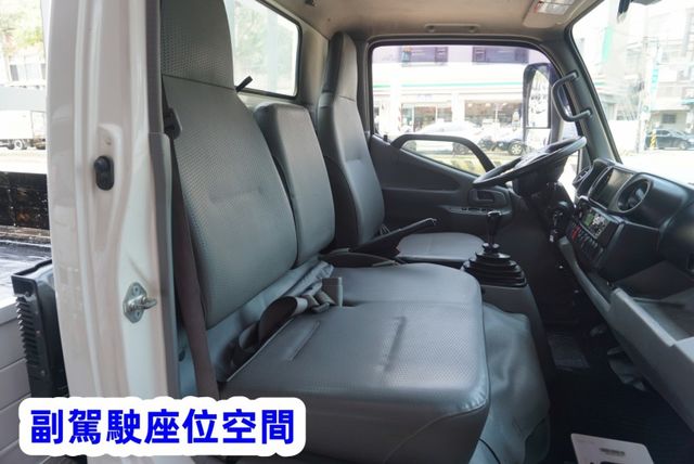 2022 HINO11尺半貨車 / 100%全車原鈑件.附4路 /零頭款.可全額貸款  第11張相片