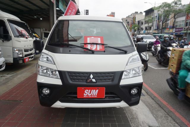 (稀有自排.8人座) 2021年 得利卡客貨兩用車 / 全車水噹噹 / 三排座椅.零頭款.可全額貸款  第3張相片